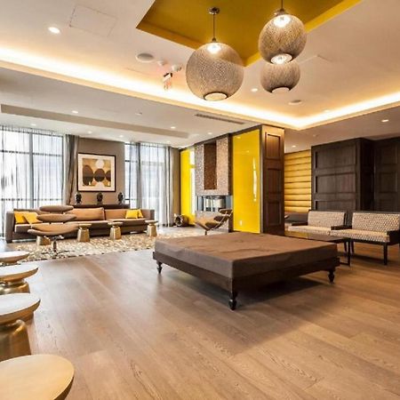 Union Square City Centre Торонто Экстерьер фото